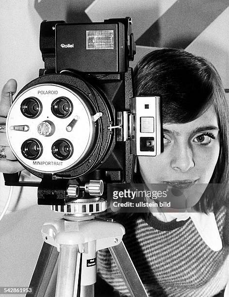 Polaroidkamera zu Herstellung von jeweils 4 Passfotos- 1973