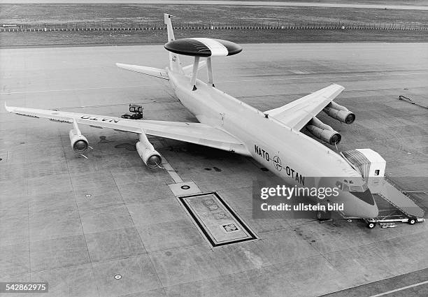 Das fliegende Frühwarnsystem AWACS der NATO auf dem Flugplatz in Gelsenkirchen. Die Abkürzung AWACS steht für Airborne Warning and Control System....