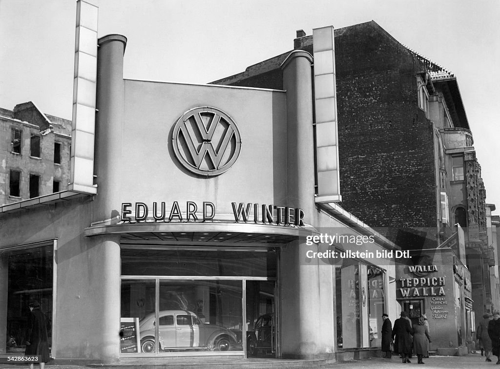 Autohändler Eduard Winter. VW-Vertretung am Kurfürstendamm1952 News Photo -  Getty Images