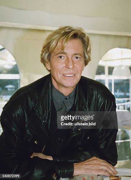 Der Schlagersänger Jürgen Marcus in einer schwarzen Lederjacke. Aufgenommen Juni 1998.