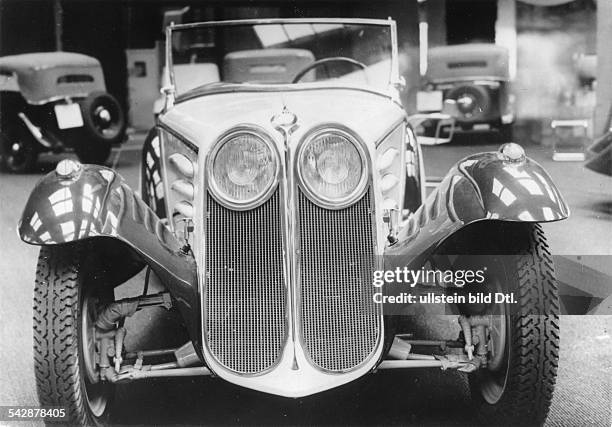 Das Gesicht des neuen Autos: dieScheinwerfer im Kühler des BMW"- 1934
