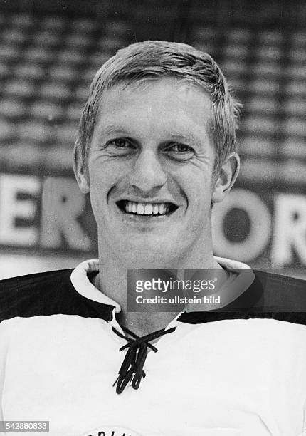 Eishockeyspieler Hans Zach vom Berliner Schlittschuh-club - Porträt 1976