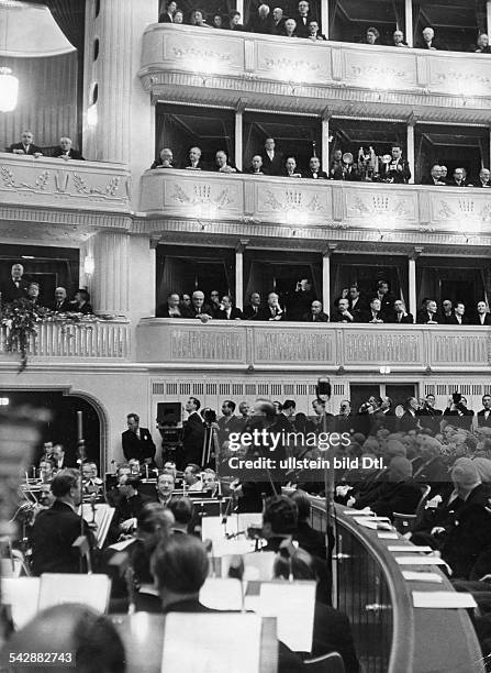 Reopening of the Vienna State Opera with a concert performance of Ludwig van Beethoven's opera 'Fidelio'; conductor: Karl Böhm