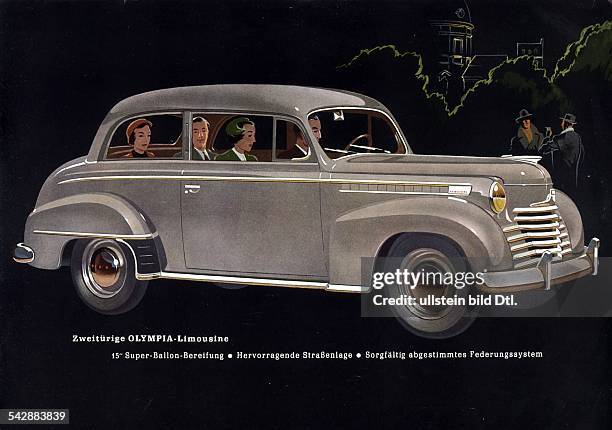 Seitenansicht einer Olympia Limousine , in der vier Personen sitzen- 1951