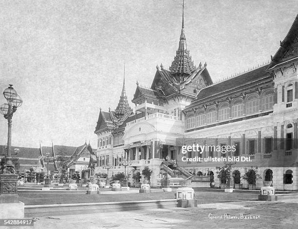 Grand Palace in Bangkok, Thailand, official residence of the king of Siam: Chakri Mahaprasad Hall, date unknown, probably around 1905, photo by Bolak