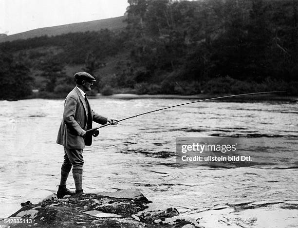 Lord Allenby beim Fischen an einem Fluss- 1929Foto: John Graudenz