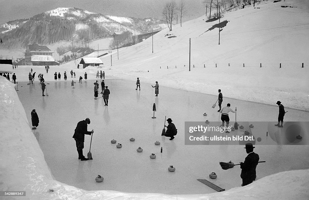 Switzerland, Alps, men playing curling in St. Gstaad, date unknown, probably 1929, published in 29.12.1929, photo by J. Naegeli