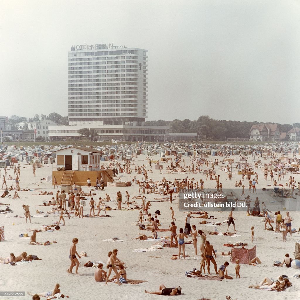 GDR, Baltic sea, beach at Warnemuende, Hotel Neptun in the background, 1981