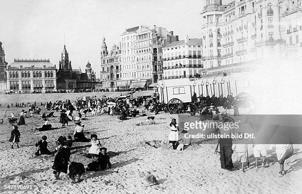 Belgium, Flanders, Ostende: at the beach, date unknown, probably around 1904