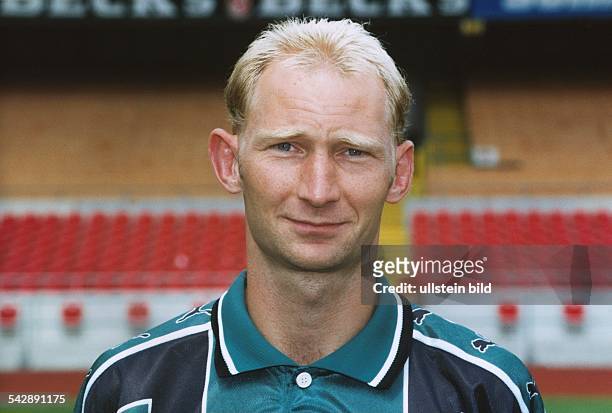 Fußballspieler Dieter Eilts . Aufgenommen Juli 1999.