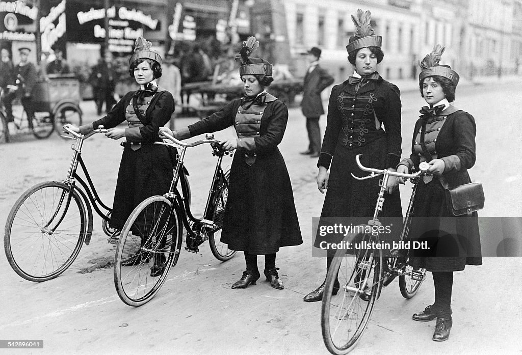 Germany, Berlin, messenger girls in uniform with their bikes, date unknown, around 1910, photo by E. Hohlwein