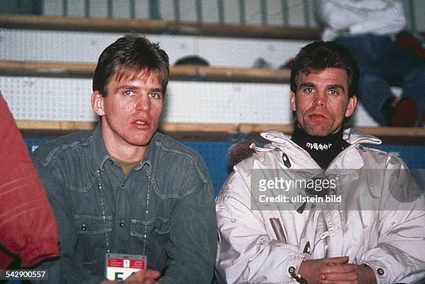 Aufnahme der Eishockeyspieler Bernd Truntschka und Gerd Truntschka. Undatiertes Foto.