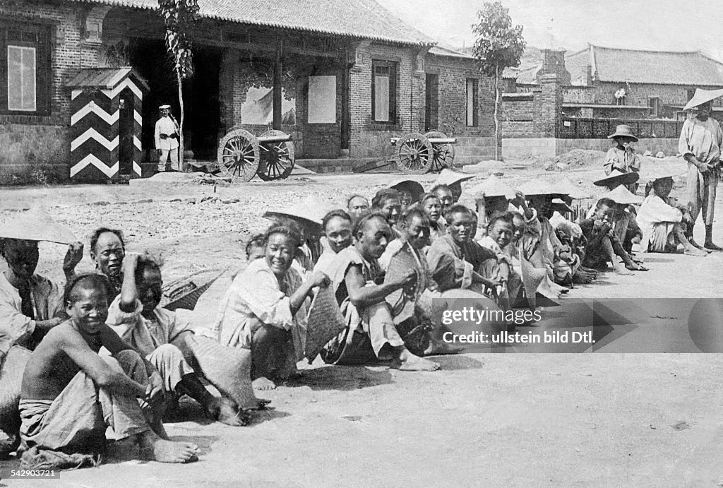 China - Shandong - Kiautschou (Tsingtau): Local people in Kiautschou - Navy base of the German Empire - undated Vintage property of ullstein bild