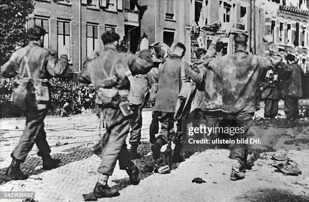 Invasion der Alliierten 1944: Gefangene Briten bei Arnheim