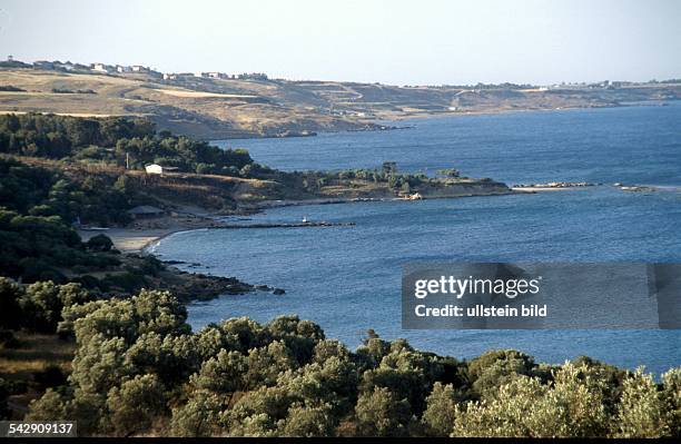 Kalabrien.Die Küste mit kleinen Buchten bei Isola di Capo Rizzuto in Kalabrien. .