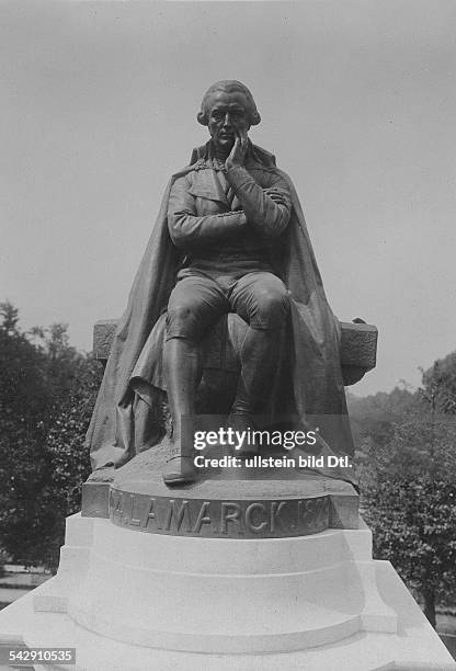 Jean-Baptiste de Monet, Chevalier de LamarckNaturforscher, FrankreichBegründer der Deszendenzlehre*01.08.1744-18.12.1829+Denkmal in Paris von Leon...