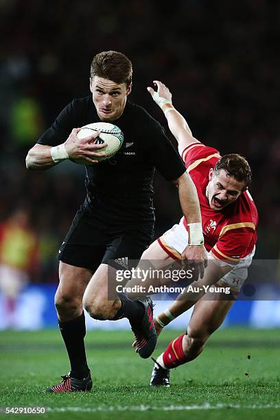 Beauden Barrett of New Zealand beats the tackle from Hallam Amos of Wales on his way to score a try during the International Test match between the...