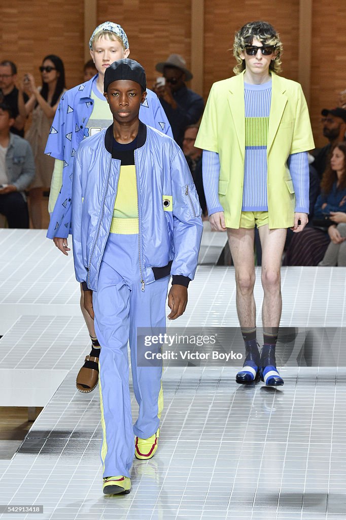 Kenzo : Runway - Paris Fashion Week - Menswear Spring/Summer 2017