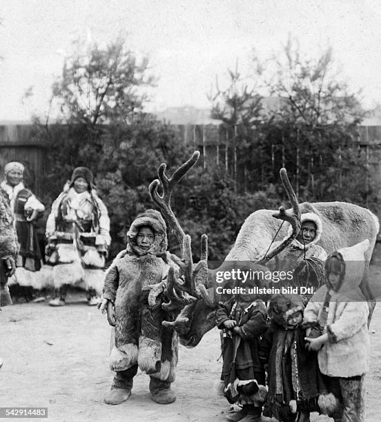 Samoyedes, indigenous people in Siberia, children and reindeer- date unknown, probably 1910published: Berliner Allgemeine Zeitung photo by Conrad...