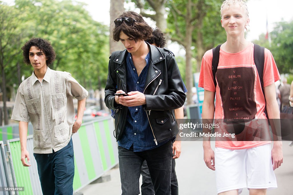 Street Style - Paris Fashion Week - Menswear Spring/Summer 2017 : Day Three