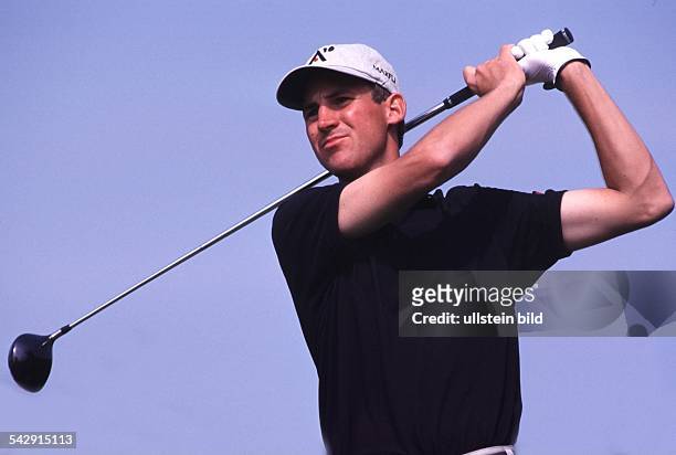 Tobias Dier *- Sportler, Golf, BRD in Aktion mit Golfschläger .