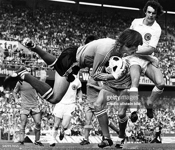 World Cup in Germany First round, Group 2 in Frankfurt: Yugoslavia 1 - 1 Scotland - Scene of the match: goalie Maric catching the ball before...