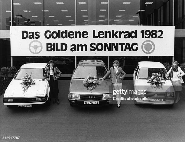 Goldenes Lenkrad 1982Verleihung im Verlagshaus in Berlinpremierte Modelle v.l.: Toyota Celica, Audi 100, Opel Corsa