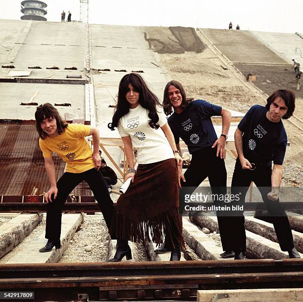 Die Musikgruppe "Shocking Blue" mit den Mitgliedern Mariska Veres, Robby Von Leeuwen, Klaasje Van Der Wal und Cornelius Van Der Beek - 1971