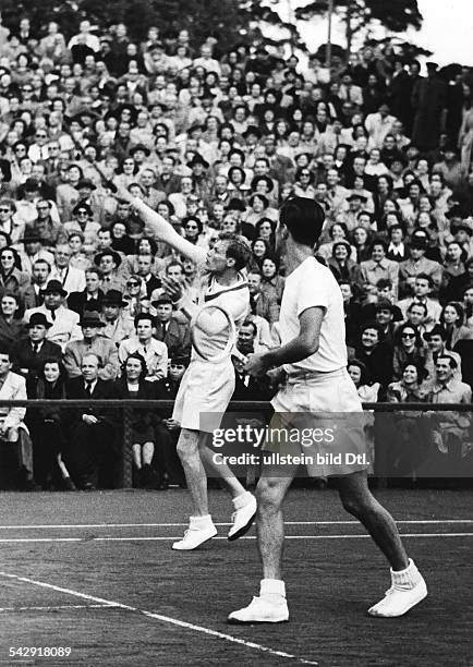 Internationales Pfingstturnier auf der Anlage des Tennisvereins Rot-Weiss Berlin in Berlin Grunewald: - Herrendoppel: Lennart Bergelin und Sven...