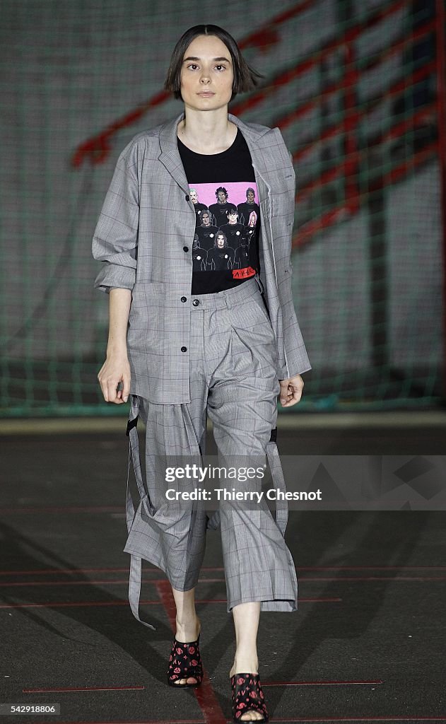 Avoc : Runway - Paris Fashion Week - Menswear Spring/Summer 2017