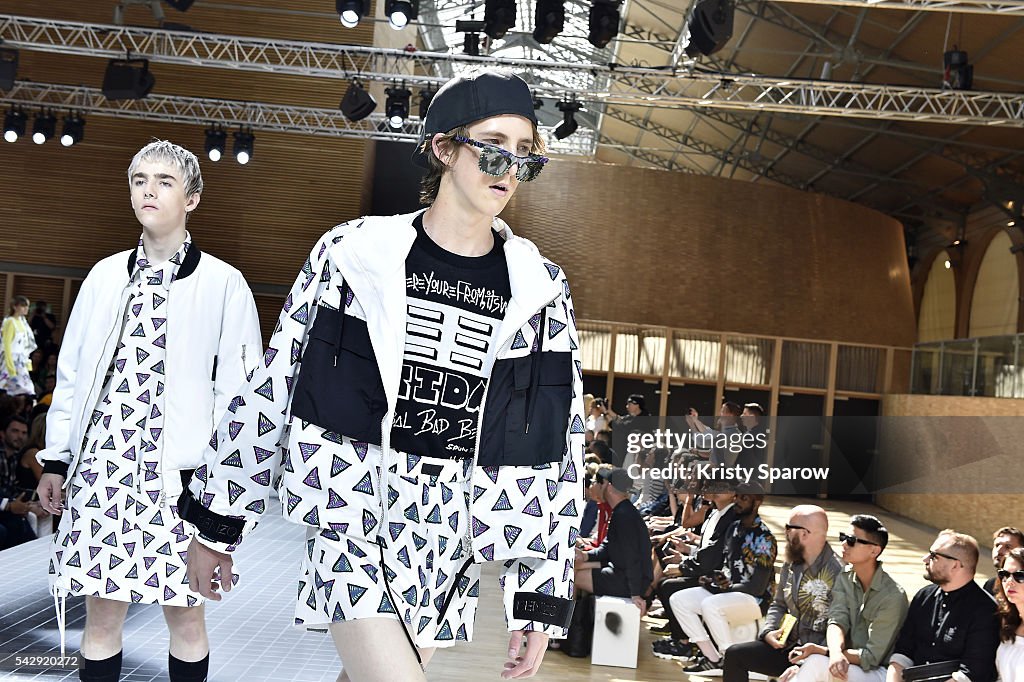 Kenzo : Runway - Paris Fashion Week - Menswear Spring/Summer 2017