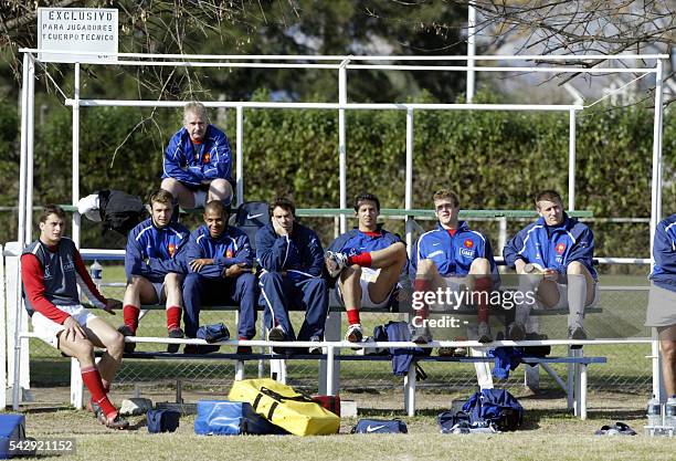 Les joueurs Yannick Jauzion, Vincent Clerc, Pépito Elhorga, Christophe Dominici, Clément Poitrenaud, Aurélien Rougerie, Elvis Vermeulen et David...