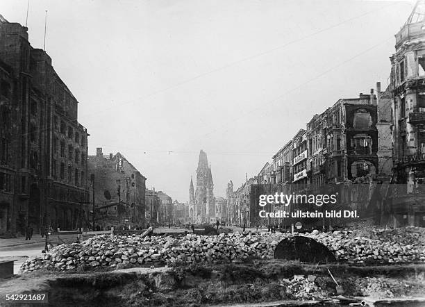 Tauentzienstrasse and Kaiser Wilhelm Memorial Church in Berlin 1945Photo: Walter Gircke