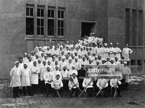 Group picture of chefs Group picture of chefs and staff of the restaurant Rheingold in Berlin - 1907 - Photographer: Zander & Labisch - Vintage...