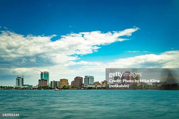 skyline of windsor ontario - detroit river ストックフォトと画像