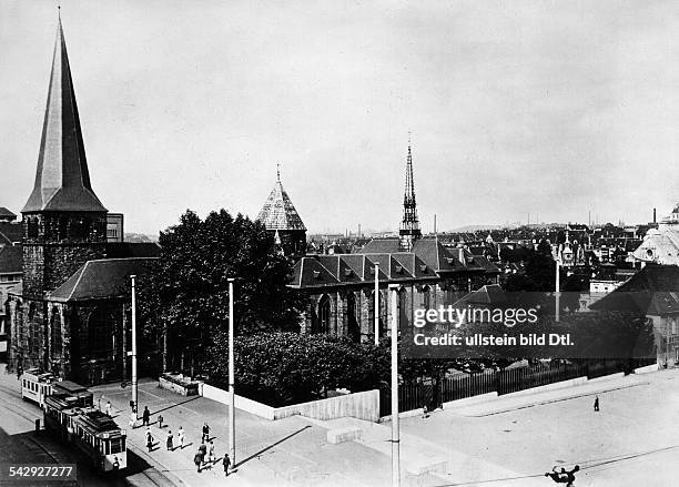 Blick auf die spätgotische Johanneskirche und die Münsterkirche 1931