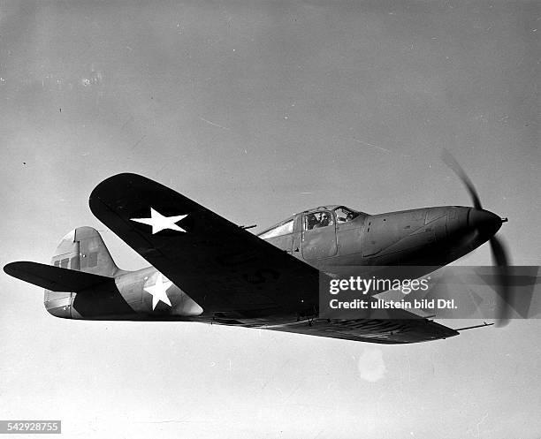 Bell P-39 `Airacobra` Jagdflugzeug , USA; im Flug- um 1942