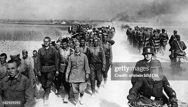 Zweiter Weltkrieg, Russlandfeldzug 1941 - Ostfront'Unternehmen Barbarossa'Deutscher Angriff auf die Sowjetunion ab - Vormasch deutscher...