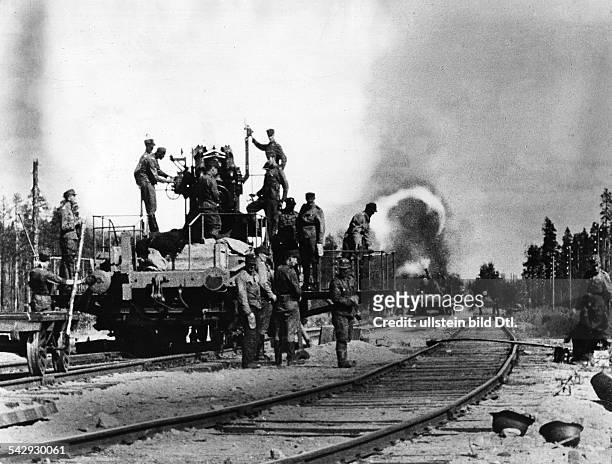 Finnland / Finnlandfront: Finnische Eisenbahngeschütze an der karelischen Front vor Leningrad.Anfang Oktober 1941