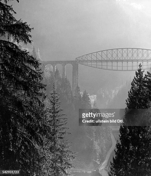 Die Trisannabrücke im Inntal veröffentlicht Dame 10/1942Foto: Hans Saebens