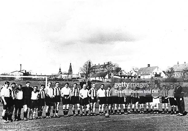 David Margesson 477 Ww2 Football Match Stock Photos, High-Res Pictures, and Images ...
