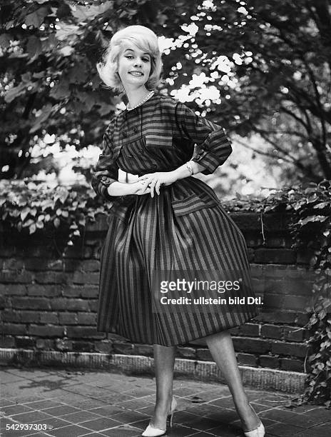 Gestreiftes Kleid mit Petticoat1960