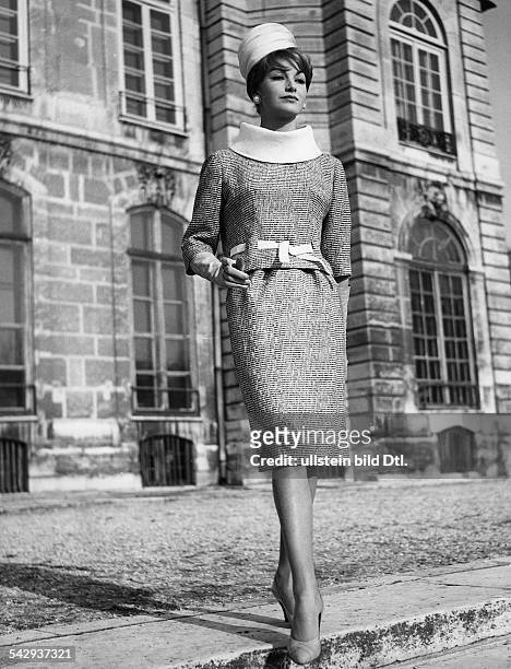 Kleid aus scharz-weiss gemustertem Stoff1959Foto: Vogue Studio