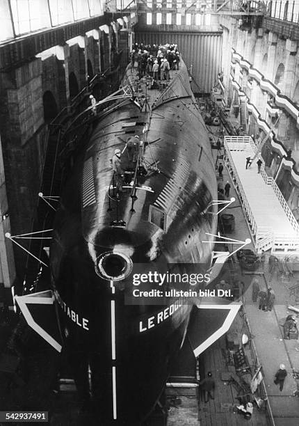 Das erste französischen Atom-U-Bootes "Le Redoutable" in Cherbourg. Das Boot in der Werft.1967