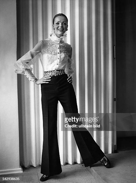 Black silk trousers and white organza blouse by Uli Richter presented during the fashion show 74. Berliner Durchreise. 1968