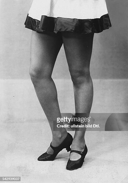 Women's legs Legs of a female member of the jazz band 'Chocolate Kiddies' - 1925 - Photographer: Becker & Maass - Published by: 'Der Querschnitt'...
