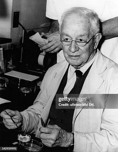 15 Peyton Rous Stock Photos, High-Res Pictures, and Images - Getty Images