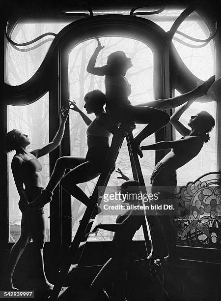 Physical exercises Five women doing exercises on a ladder in a gym in Berlin - 1929 - Vintage property of ullstein bild