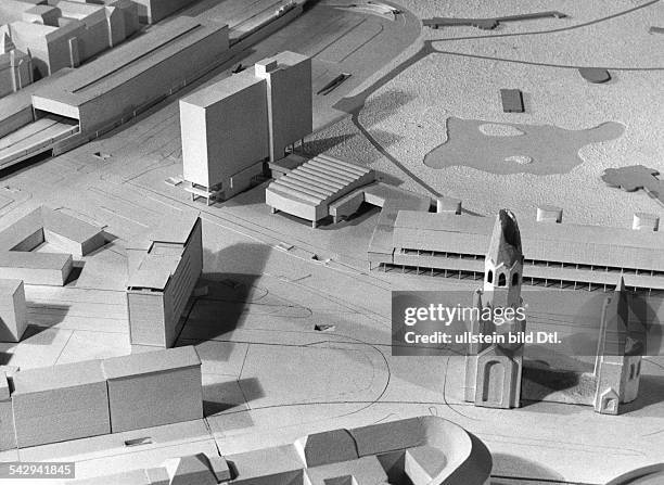 Architekturmodell für die City-West: Hochhaus am Zoo, Neubau des Ufa-Kinos, Haus der Konfektion1957