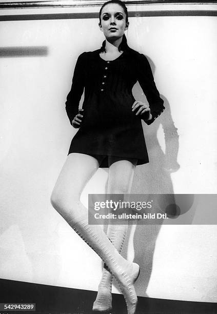 Minikleid von Blacky Dress, Strumpfhosevon Arwa- um 1967